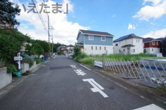 【前面道路含む現地写真】 | 【仲介手数料無料！！】日野市新町4丁目　新築戸建て（全5棟）3号棟　6280万円 | 1号棟　令和8年8月6日撮影　建築中