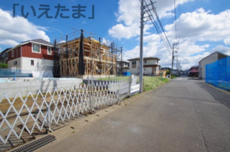 【前面道路含む現地写真】 | 【仲介手数料無料！！】日野市新町4丁目　新築戸建て（全5棟）3号棟　6280万円 | 3号棟　令和8年8月6日撮影　建築中