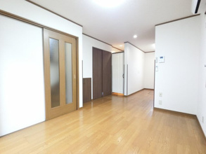 【居間・リビング】 | 寒川町3丁目貸家