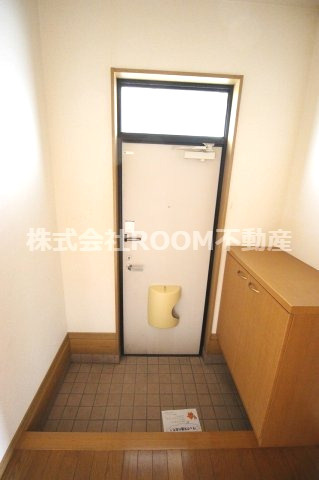 半代貸家のエントランス|落ち着いたエントランスです