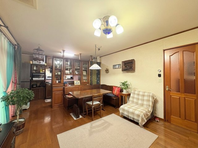 【居間・リビング】 | 桶川市上日出谷南1丁目　中古戸建 | ※CGで加工しています。※家具付き販売ではございません。								