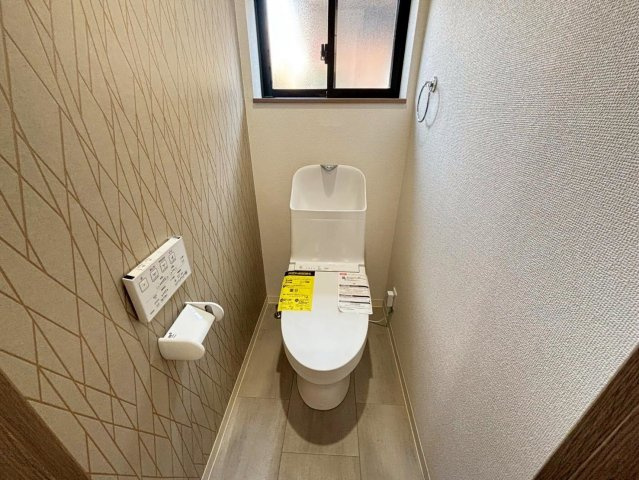 西高泊中古一戸建てのトイレ