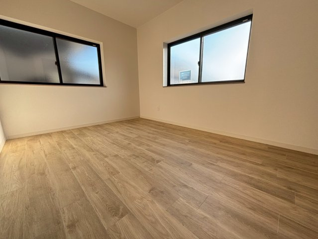 西高泊中古一戸建ての洋室