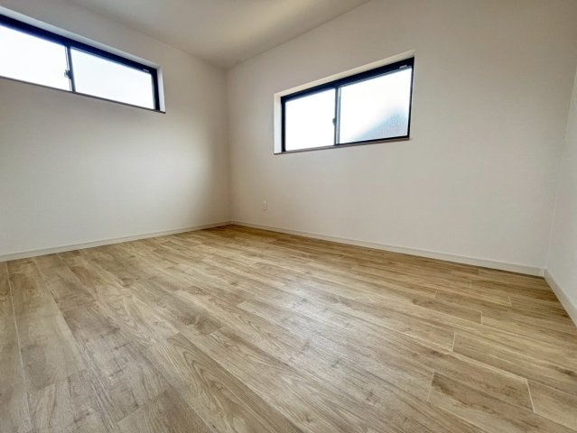 西高泊中古一戸建ての洋室