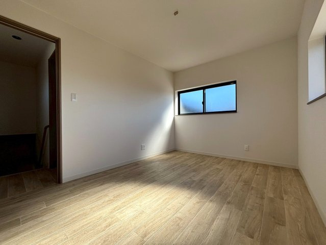 西高泊中古一戸建ての洋室