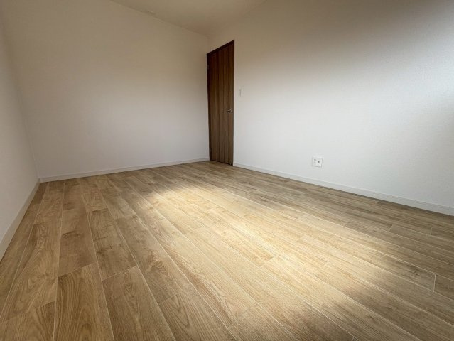 西高泊中古一戸建ての洋室