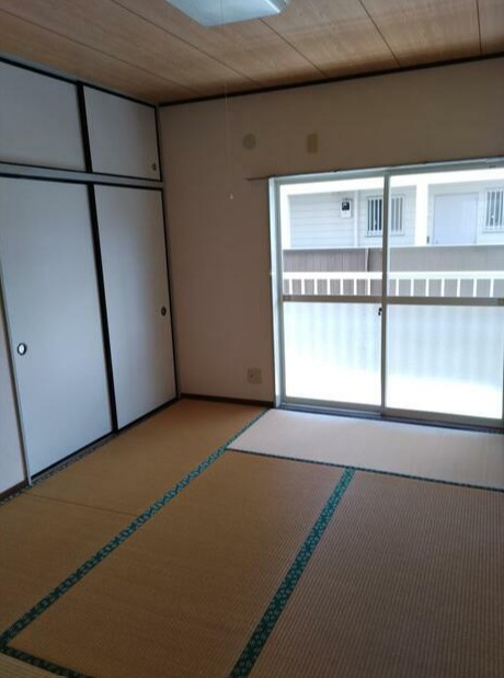 府中市本宿町３丁目のアパートの和室