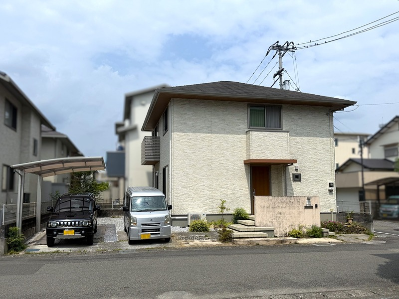 「長期優良住宅」高知市札場　中古一戸建ての外観|北東角地に佇む開放感ある外観。敷地面積約52.88坪のゆとりある住まいです。