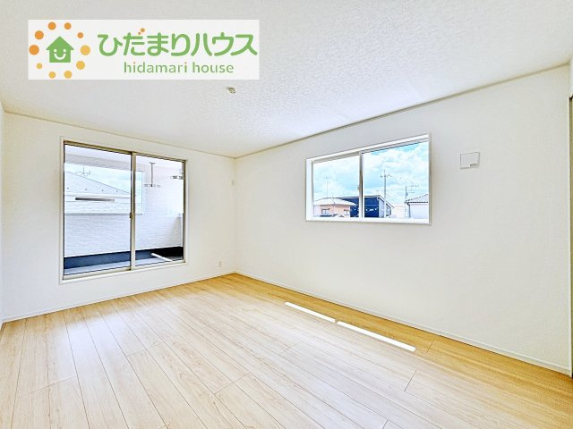 【寝室】 | 常総市本石下第12　新築戸建　2号棟 | 広めの主寝室は、ベッドの他にもパソコンデスクやドレッサーなども置けちゃいます(*^-^*)
