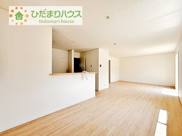 【居間・リビング】 | 常総市本石下第12　新築戸建　2号棟 | 早くお仕事終わらせて、家に帰りたくなるようなリビングです(^^♪
