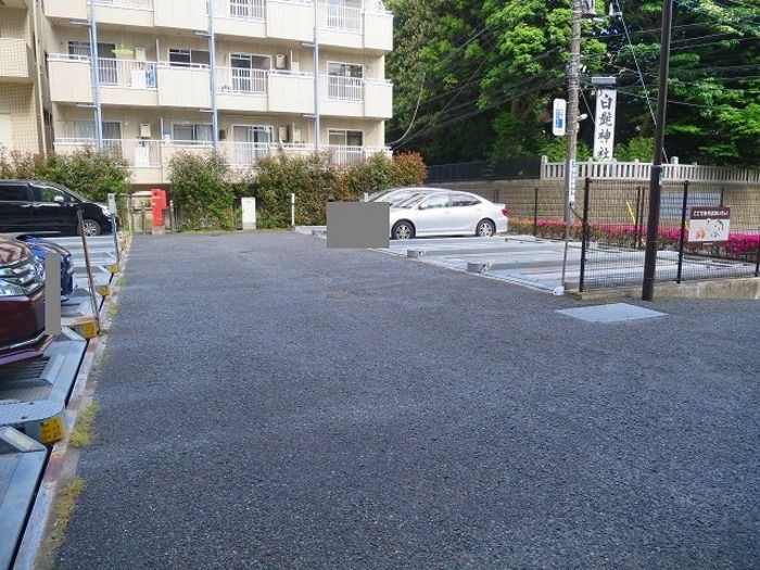 グランディス新八柱の駐車場