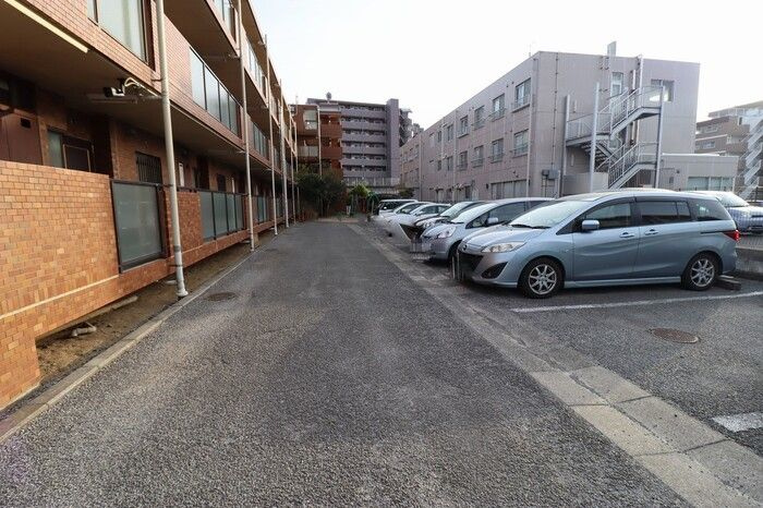 グランドール北小金の駐車場