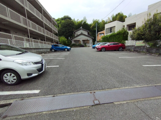 エスポワール２１の駐車場