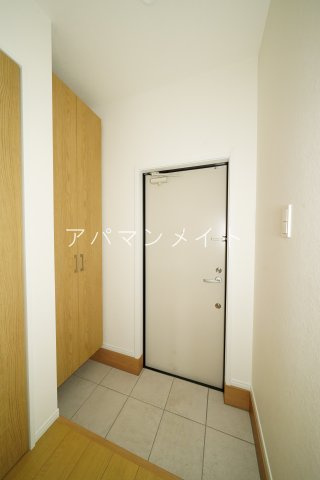 【玄関】 | 収納もある玄関です