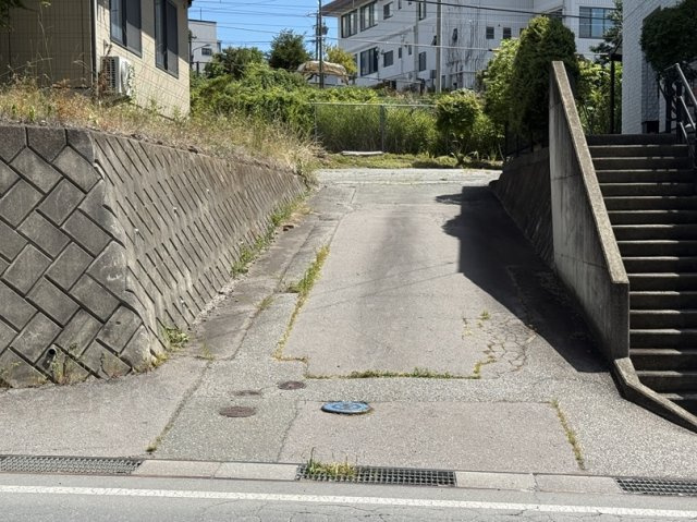 【外観】 | 小諸市南町貸家 | 進入路部分