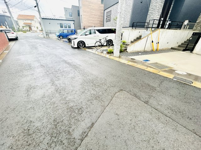 千葉市稲毛区萩台町の前面道路含む現地写真