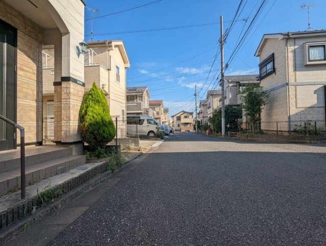 練馬区南大泉6丁目の前面道路含む現地写真|南東側約6.0ｍ公道に面する立地
交通量が少なく、駐車の際も安心です