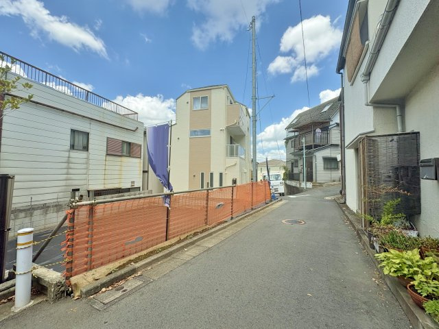 板橋区大谷口北町 限定1区画の前面道路含む現地写真|前面道路は車の往来が少なく穏やかで暮らし心地の良いエリアです
子育て環境も良好です