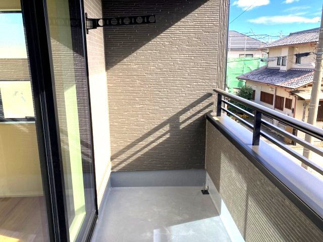 グラファーレ 前橋市下新田町2期のバルコニー|【イメージ画像】人気のインナーバルコニーです♪急な雨でも洗濯物が濡れずに安心です！