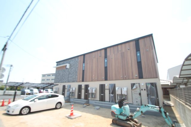 岡山市南区福成２丁目のアパートの駐車場