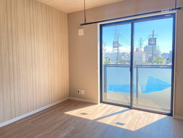 岡山市南区福成２丁目のアパートの居間・リビング