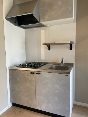 岡山市南区福成２丁目のアパートのキッチン