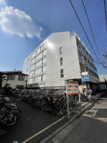 サウンド竹ノ塚ビルの駐車場