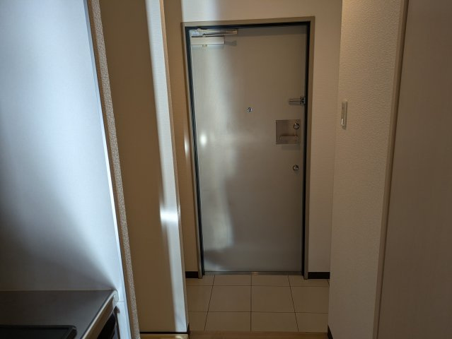 サウンド竹ノ塚ビルの玄関