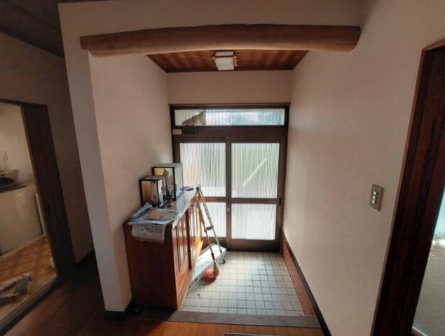 知多市八幡字左り脇　中古戸建の玄関