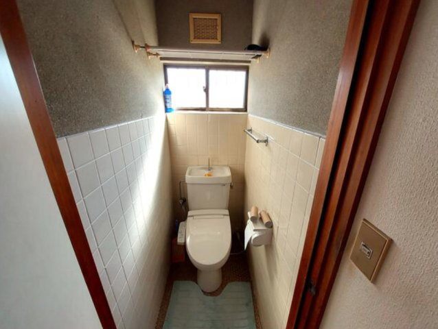 知多市八幡字左り脇　中古戸建のトイレ