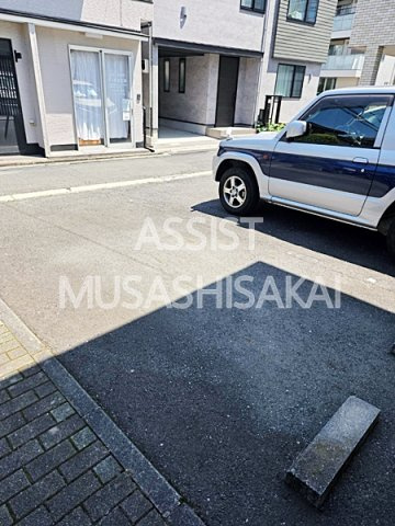 シャトル栄の駐車場