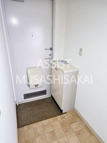 シャトル栄の玄関