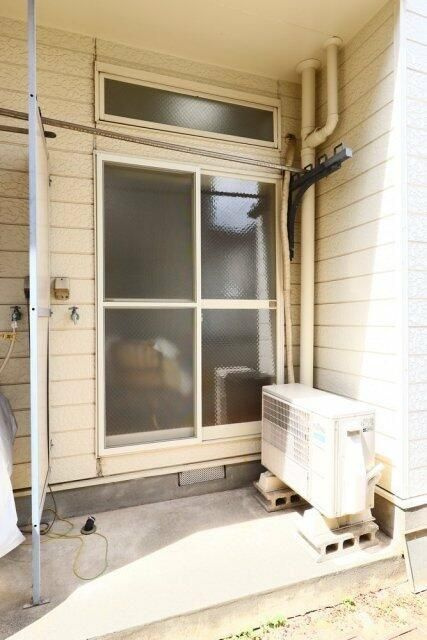 横浜市金沢区釜利谷東１丁目のアパートのバルコニー