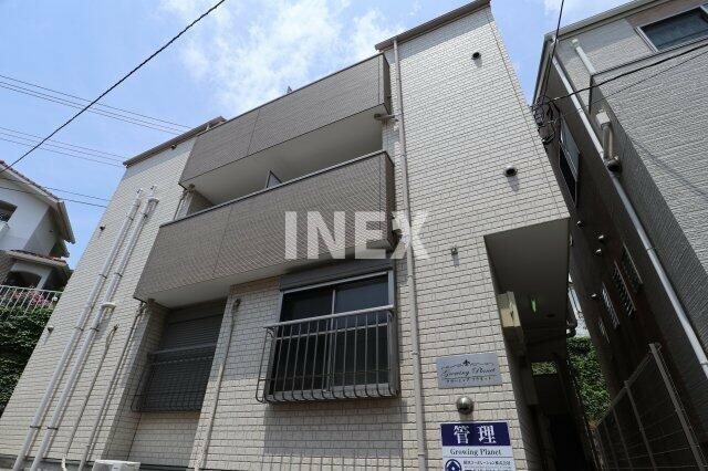 横浜市南区三春台のアパートの外観