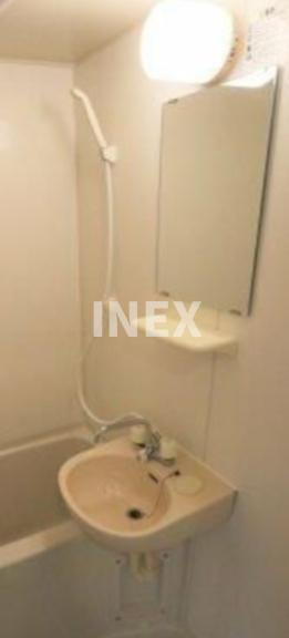 横浜市南区三春台のアパートの洗面所