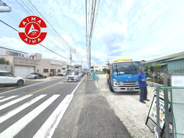 糟屋郡粕屋町大字仲原第1-1棟（1号棟）の外観|前面道路含む現地の写真です。