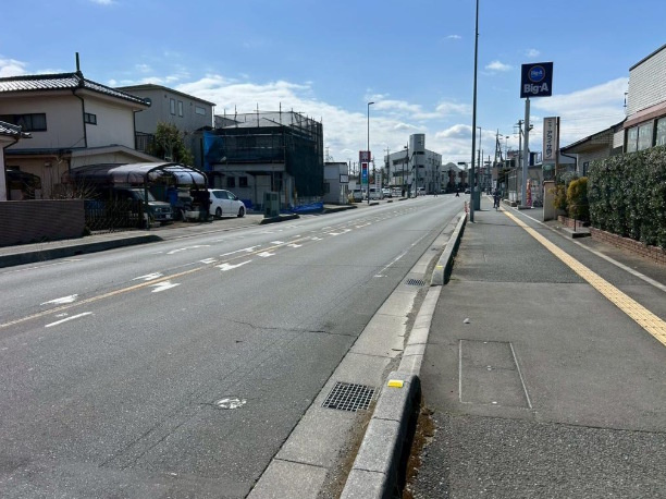 敷地面積30坪～　売地　川越市新宿町六丁目の前面道路含む現地写真|前面道路（公道）西側公道約１６ｍ、A区画のみ１２ｍ以上接道！
お車の出し入れもラクラクです♪