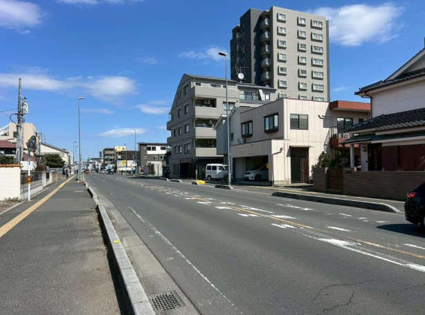 敷地面積30坪～　売地　川越市新宿町六丁目の前面道路含む現地写真|前面道路（公道）