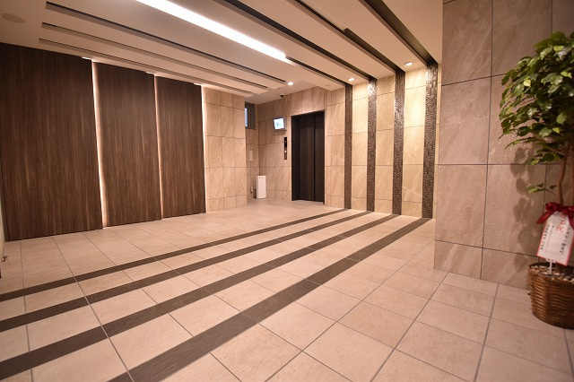 ラフォルム鎗屋町のロビー