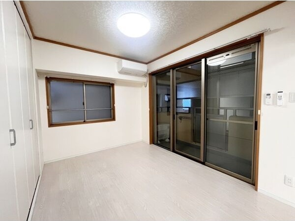 クレステージ久屋大通の洋室