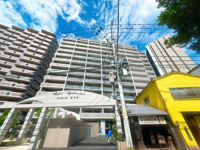 【外観】 | アンピール百年橋☆仲介手数料無料☆ | 百年橋通りや日赤通りへのアクセスが良く、バスやお車での移動もスムーズ！公共交通機関とマイカー双方の利便性を兼ね備えた、生活に便利なロケーションです。