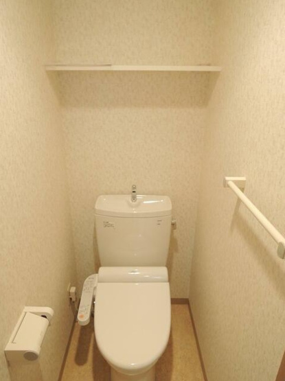【トイレ】 | クレスト高円寺 | 温水洗浄便座。