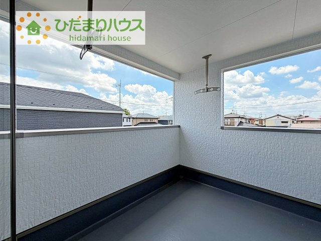【バルコニー】 | 常総市水海道諏訪町第3　新築戸建　4号棟 | 広々としたバルコニー。お洗濯物もぜーんぶ干せちゃいます！！