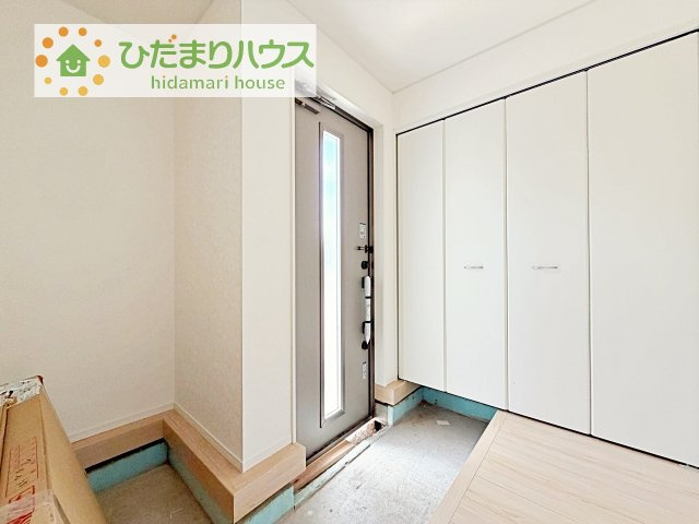 【玄関】 | 常総市水海道諏訪町第3　新築戸建　4号棟 | スニーカーマニアも納得の天井まであるシューズボックス!(^^)!
