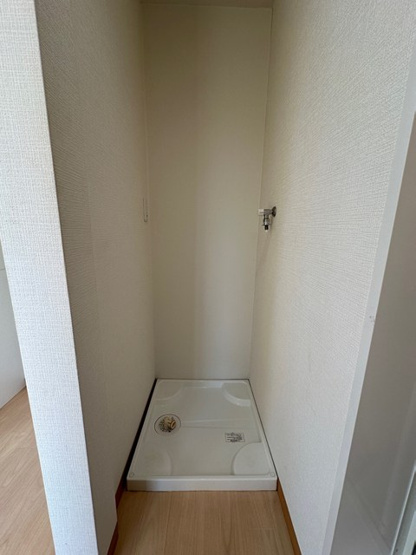 【展望】 | グレーシア | バスルーム横にある室内洗濯機置き場です♪防水パンが付いているので万が一の漏水にも安心です！