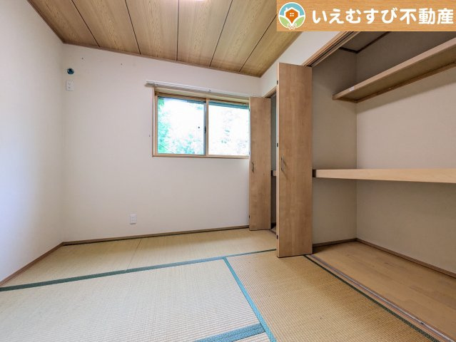 羽生市下川崎　中古戸建の和室|便利な離れの和室
和室が独立しているので来客時などに便利！個室でゆっくりくつろぐのも良さそう♪