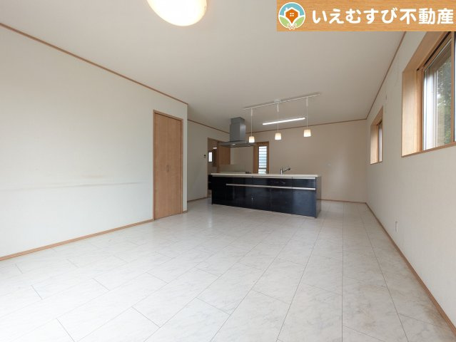 羽生市下川崎　中古戸建の居間・リビング