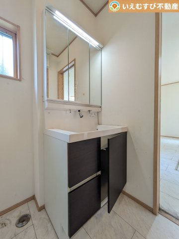 羽生市下川崎　中古戸建の独立洗面台