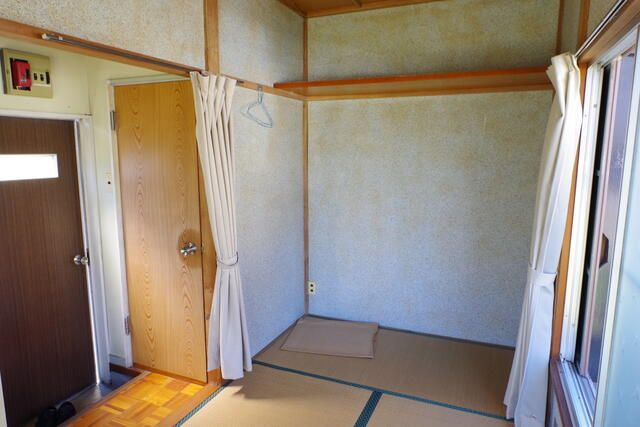 五十嵐アパート前貸事務所・倉庫の寝室
