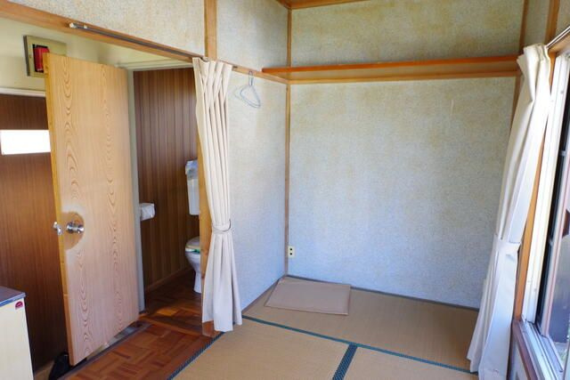 五十嵐アパート前貸事務所・倉庫の寝室
